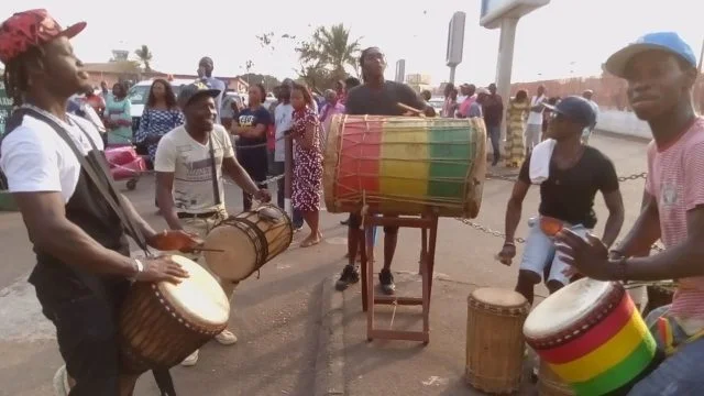 Accueil en musique des Stagiaire à l&rsquo;aéroport de&nbsp;Conakry
