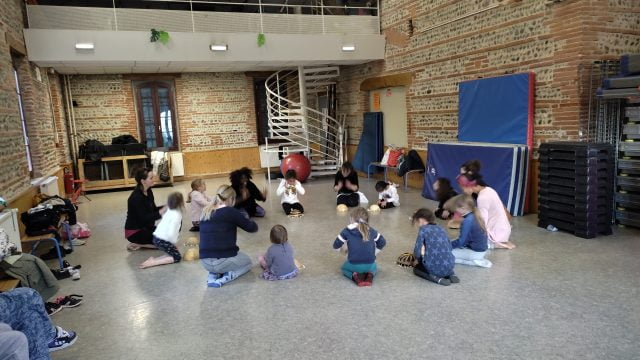 stage danse enfant et parent avec Bintou organisé par MJC Croix-Daurade et kobenawati